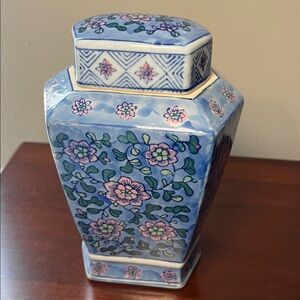 VTG Asian Chinoiserie Porcelain Ceramic Hexagonal Pastel Floral Ginger Jar
